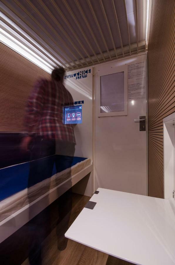 Kapselhotel Resting Pods - Zzzleepandgo Bgy Airport