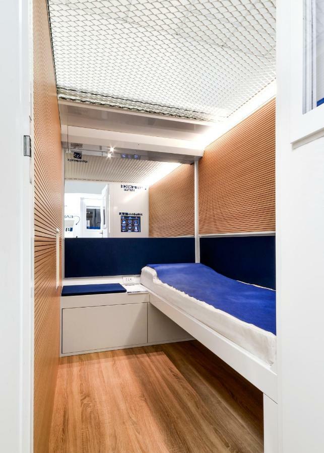 Resting Pods - Zzzleepandgo Bgy Airport